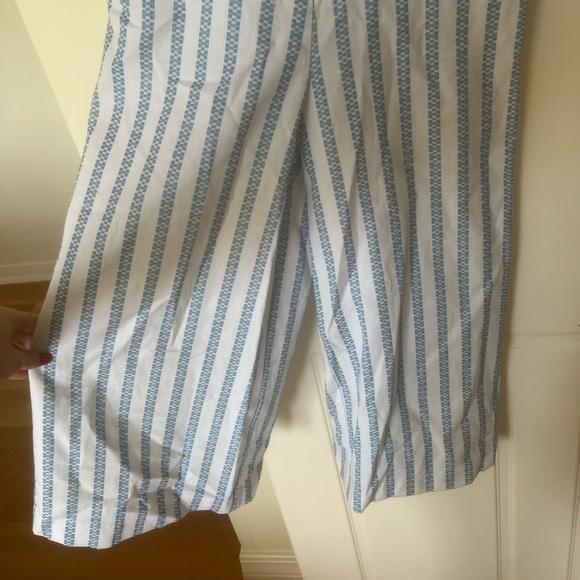 BCBGeneration Striped Cropped Ruffle Sleeve Jumpsuit Size 0!! - Picture 4 of 14